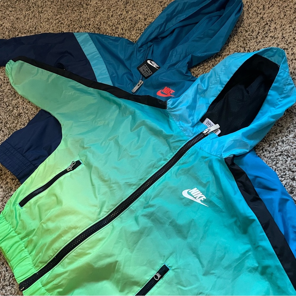 Matching Nike BOYS XS windbreakers & shirts BUNDLE